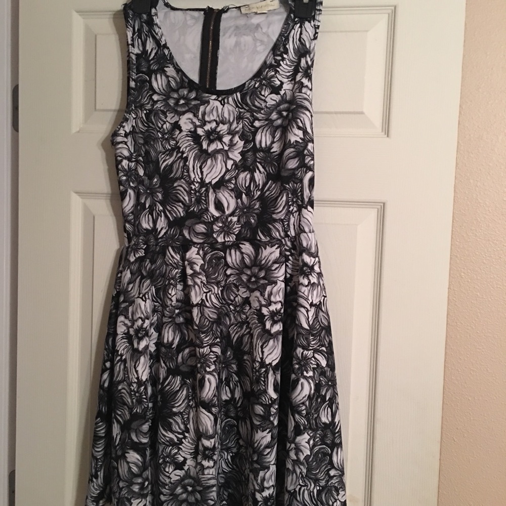 Nicki Minaj Floral Scoop Neck Sleeveless Dress